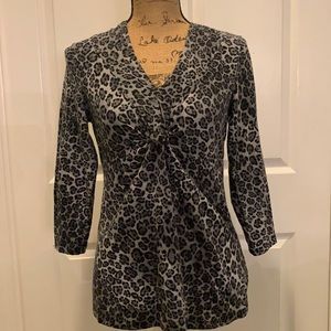 Nicely fitted pull-on top, 3/4 sleeve.